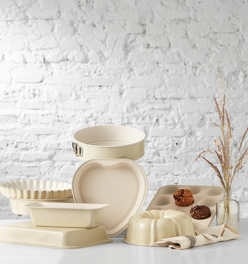 Karaca Lexa Cream 26 cm Kalpli Kek Kalıbı Cookplus